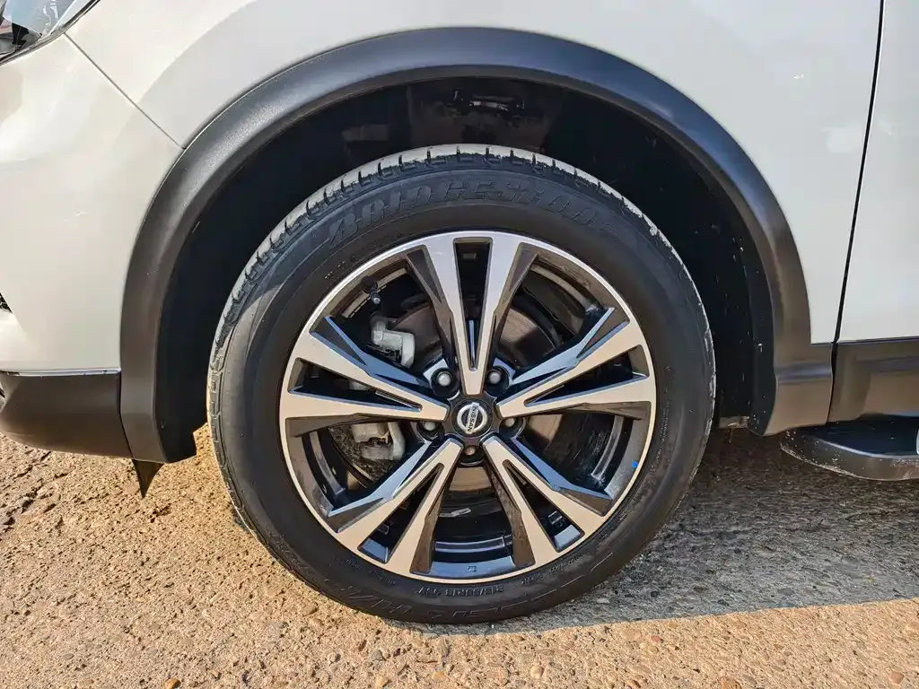 Nissan Qashqai — фото 5