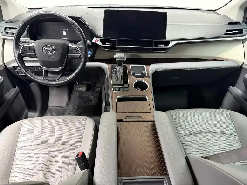 Toyota Granvia 2024 из CN, фото 5