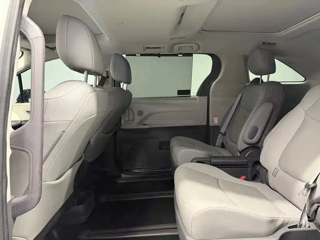 Toyota Granvia 2024 из CN, фото 3