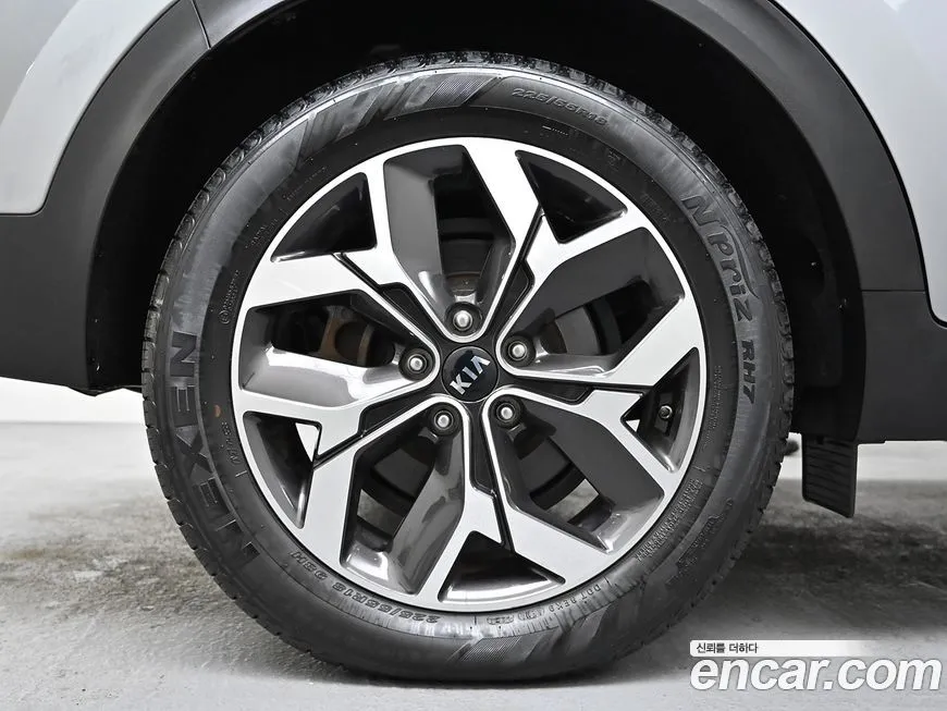 Kia Sportage — фото 9