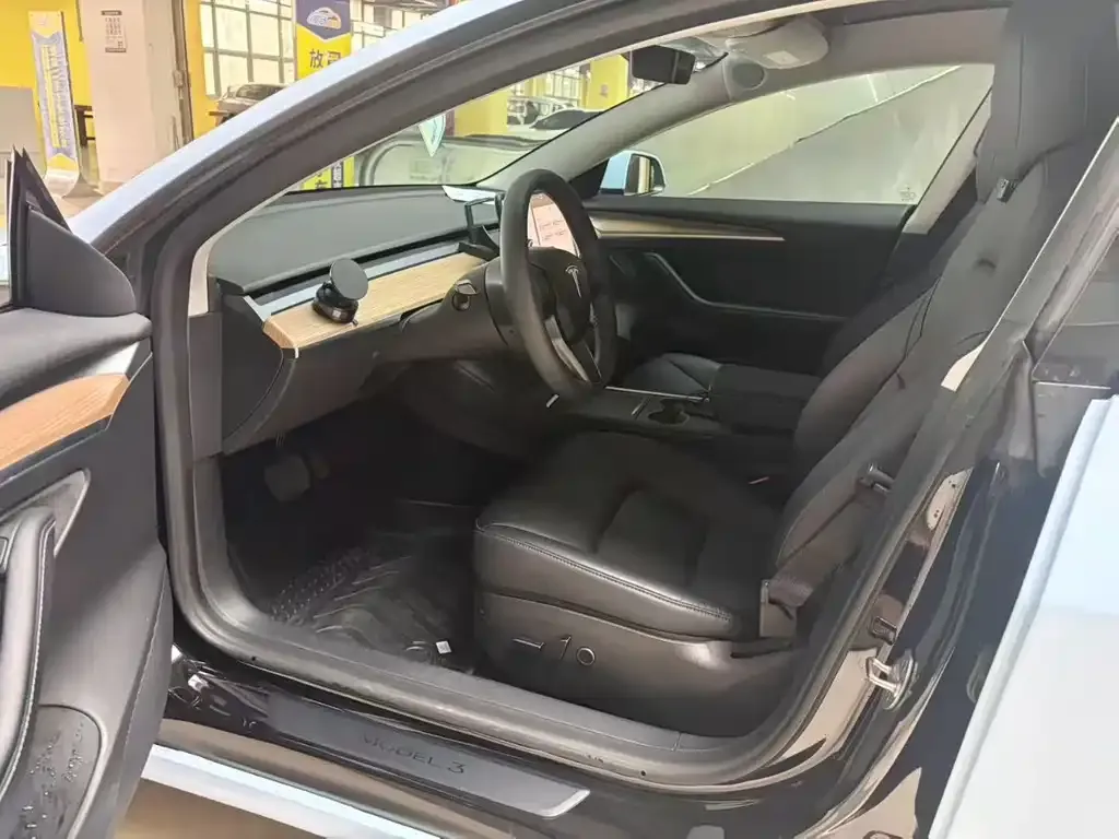 Tesla Model 3 — фото 6