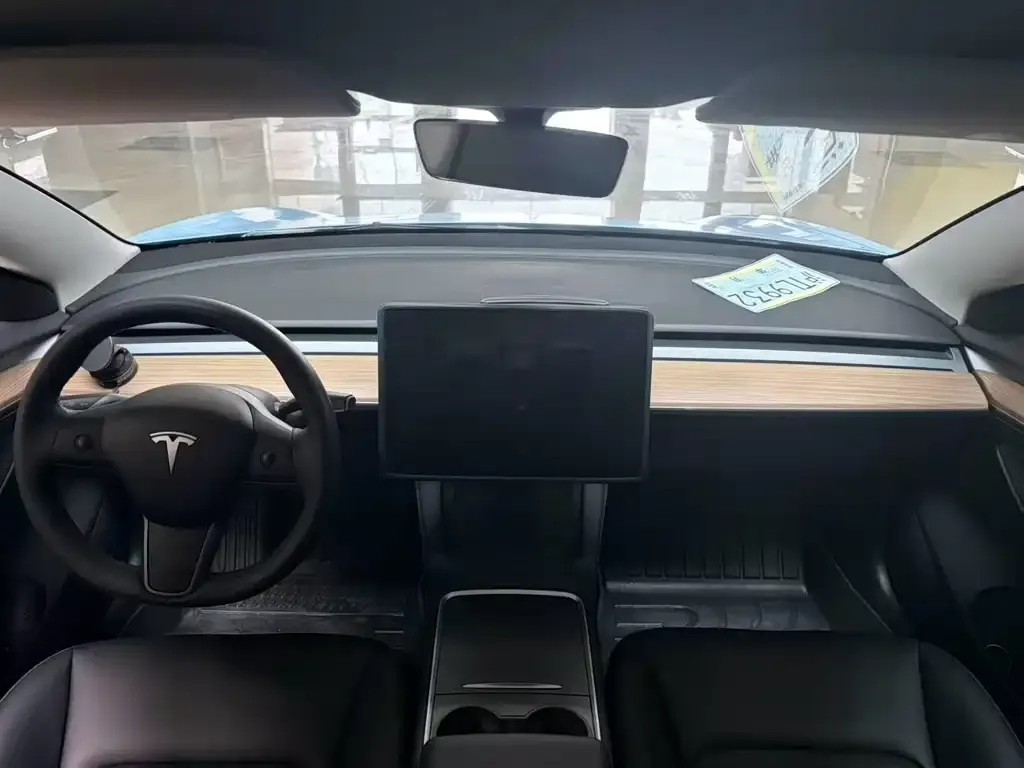 Tesla Model 3 — фото 3