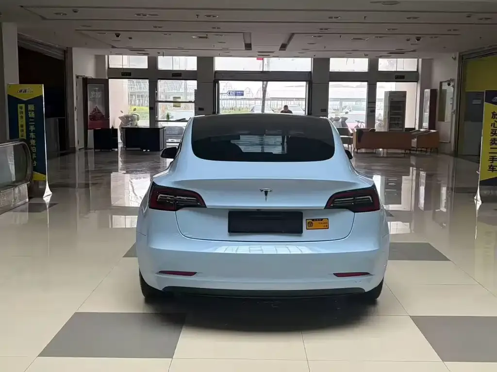 Tesla Model 3 — фото 5