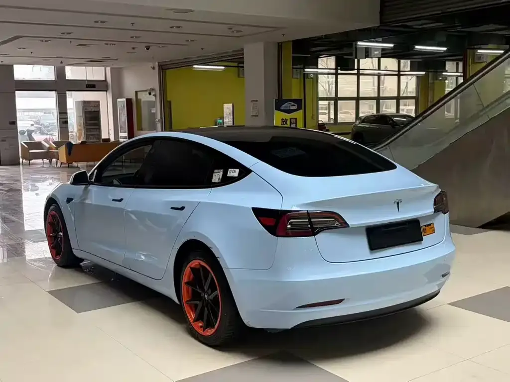 Tesla Model 3 — фото 4