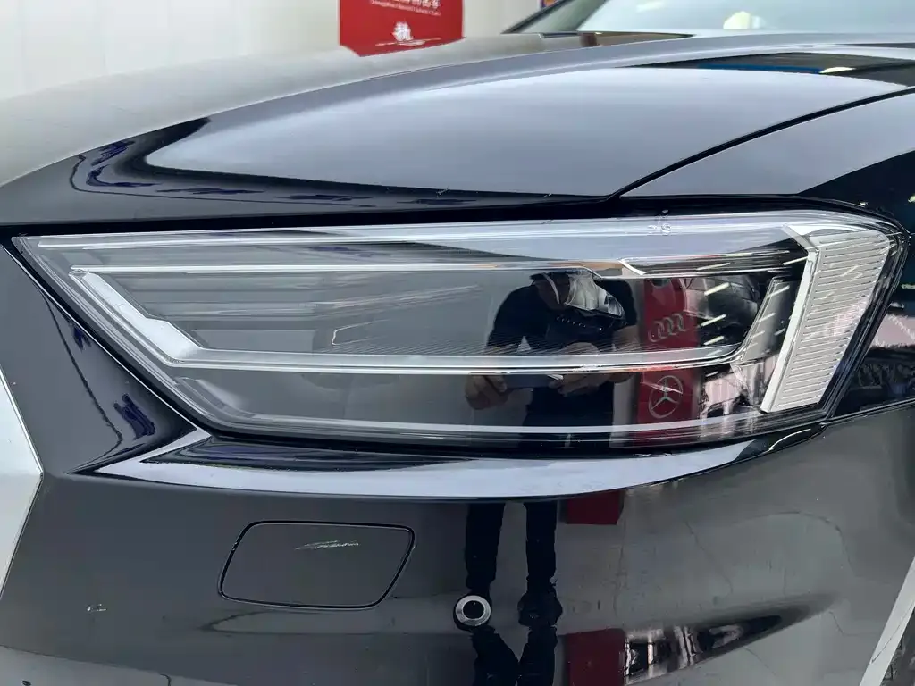 Audi A8 — фото 7