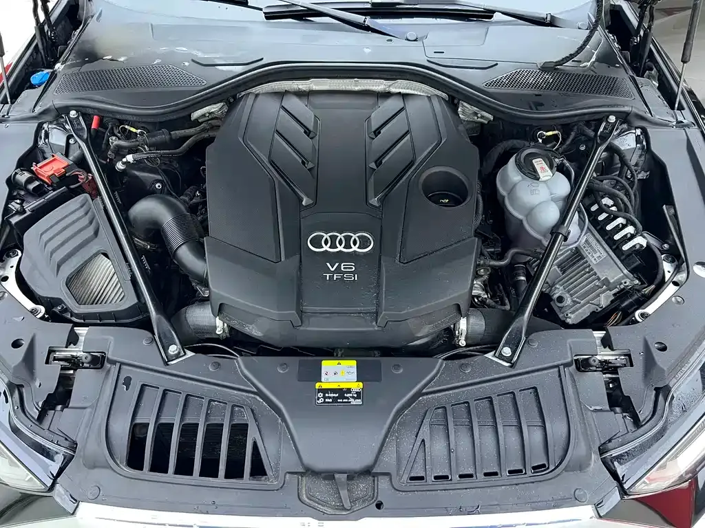 Audi A8 — фото 3