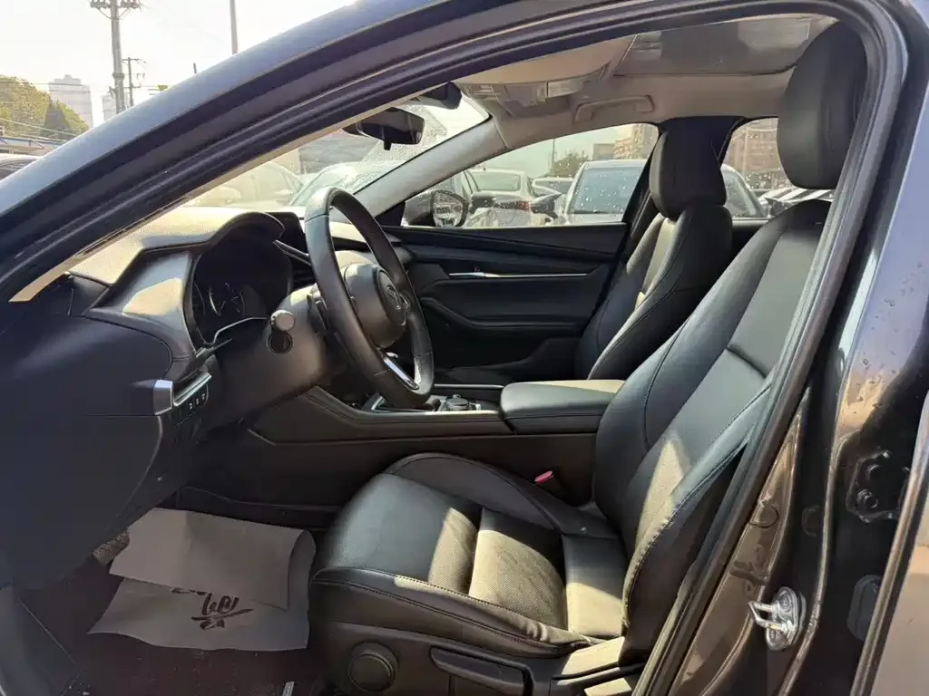 Mazda 3 Axela 2023 из CN, фото 6