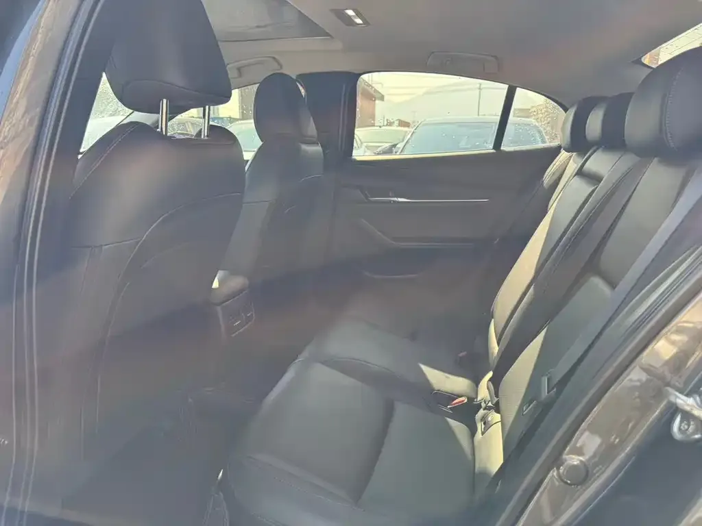 Mazda 3 Axela 2023 из CN, фото 5