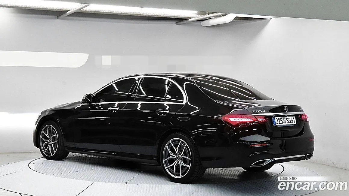 Mercedes-Benz E-Class — фото 7