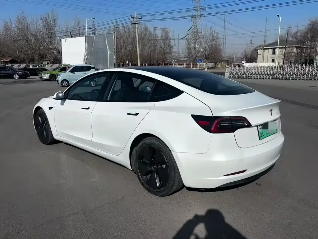 Tesla Model 3 — фото 9