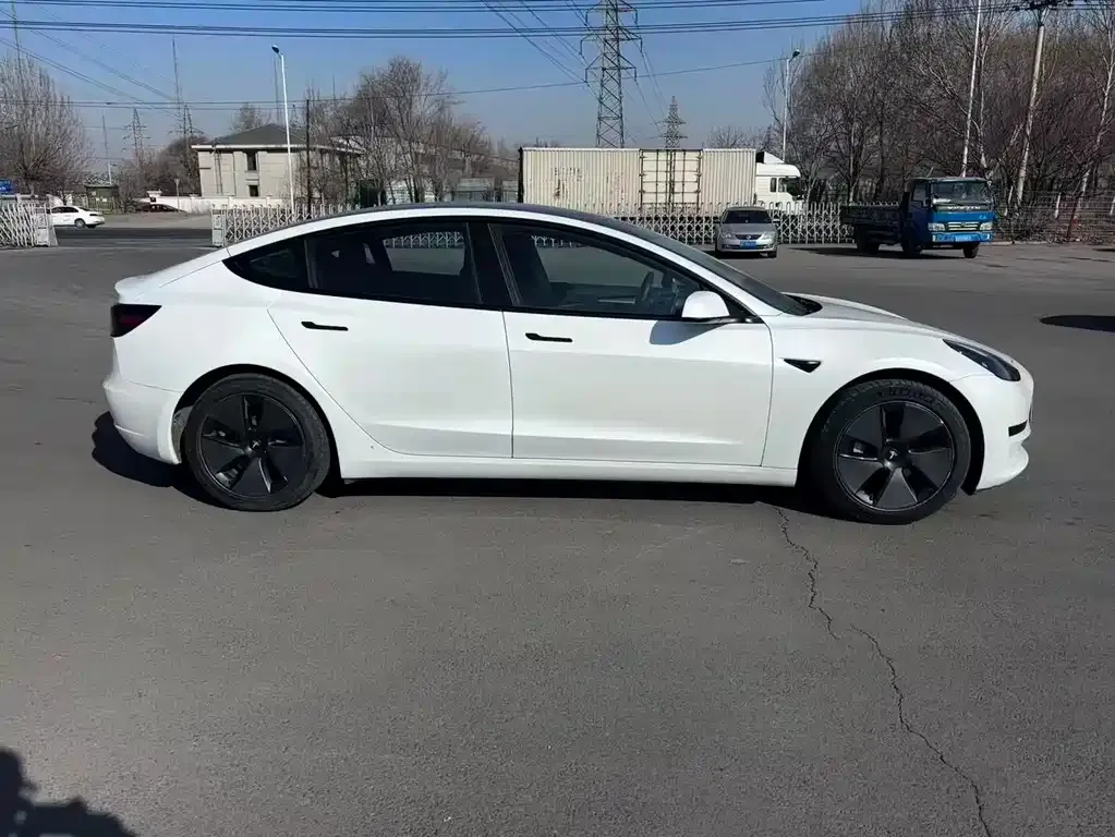 Tesla Model 3 — фото 2
