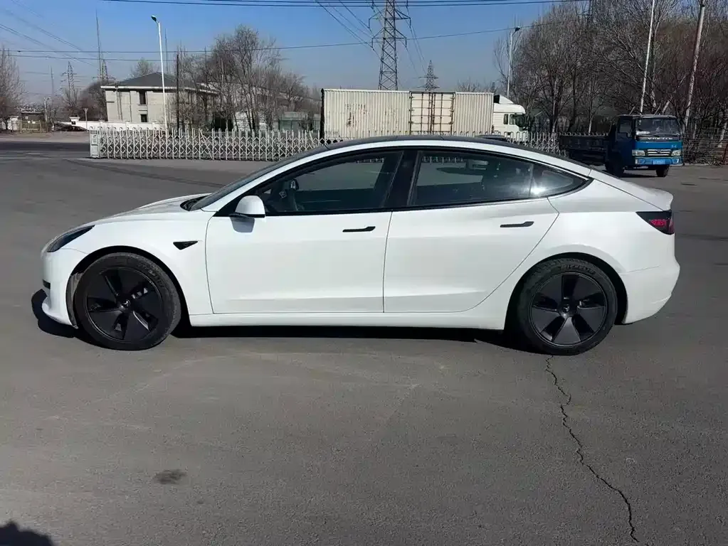 Tesla Model 3 — фото 5