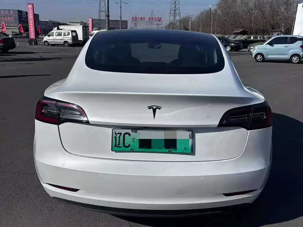 Tesla Model 3 — фото 8
