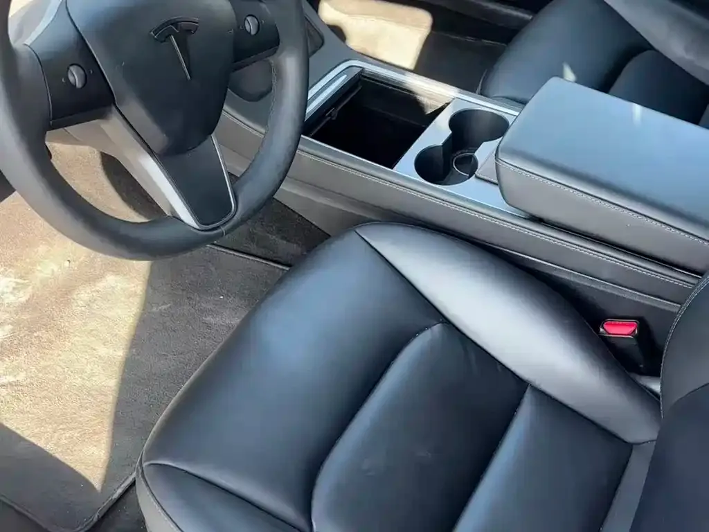 Tesla Model 3 — фото 4