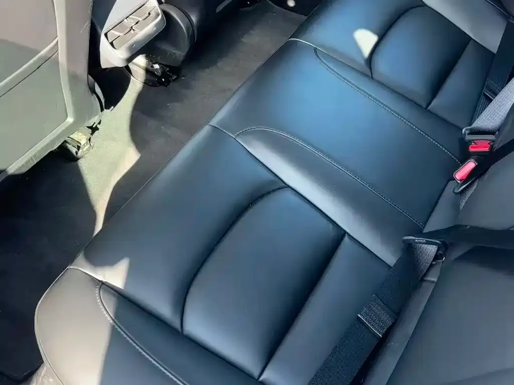 Tesla Model 3 — фото 7