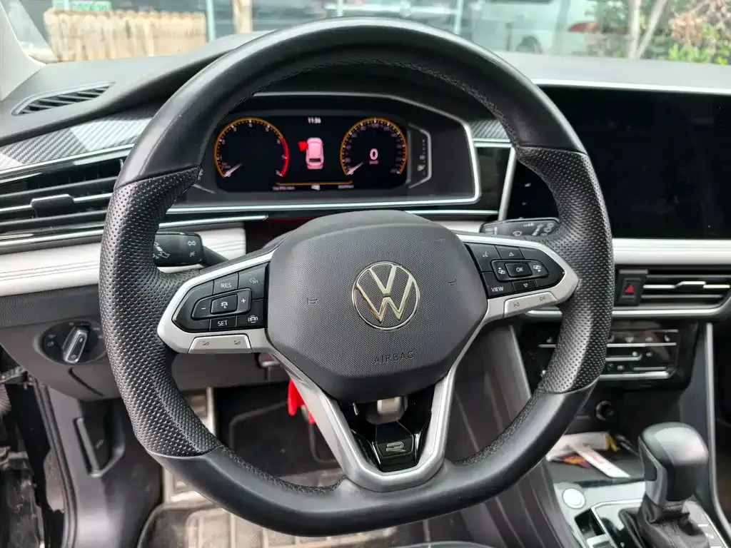 Volkswagen Tiguan L — фото 7