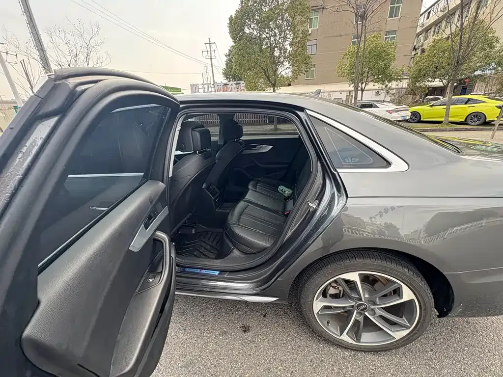 Audi A4L 2023 из CN, фото 5