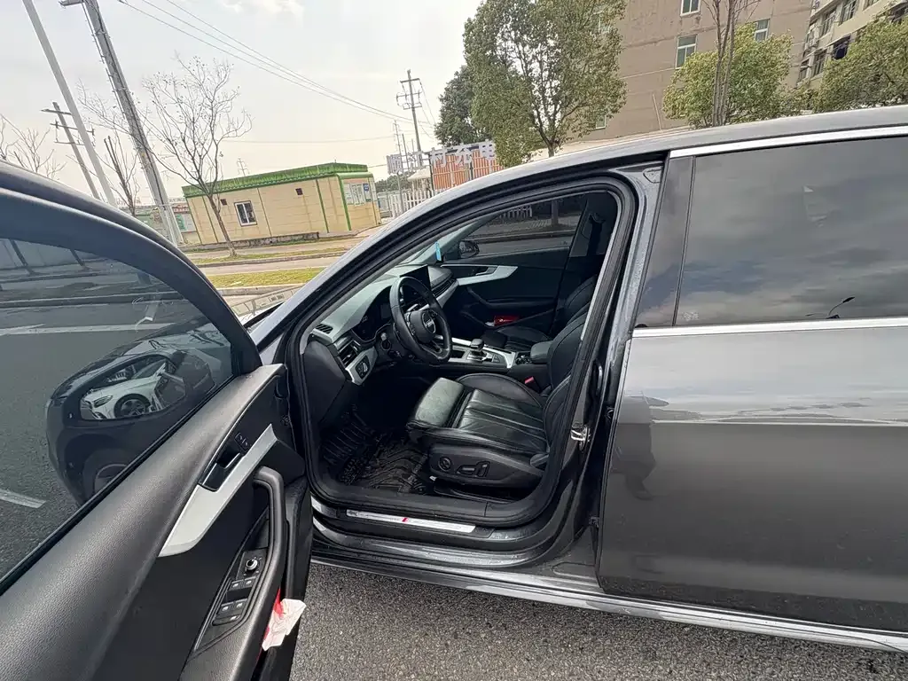 Audi A4L 2023 из CN, фото 3