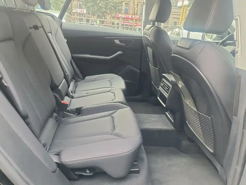 Audi Q8 2024 из CN, фото 4