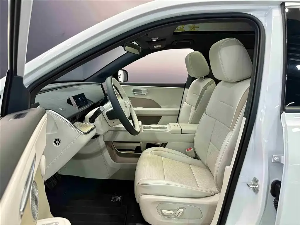 Toyota Platinum 3X 2025 из CN, фото 2