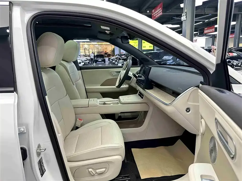 Toyota Platinum 3X 2025 из CN, фото 8