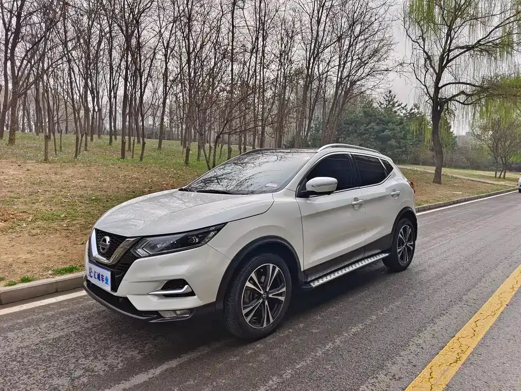 Nissan Qashqai — фото 1