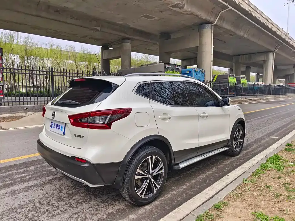 Nissan Qashqai — фото 7