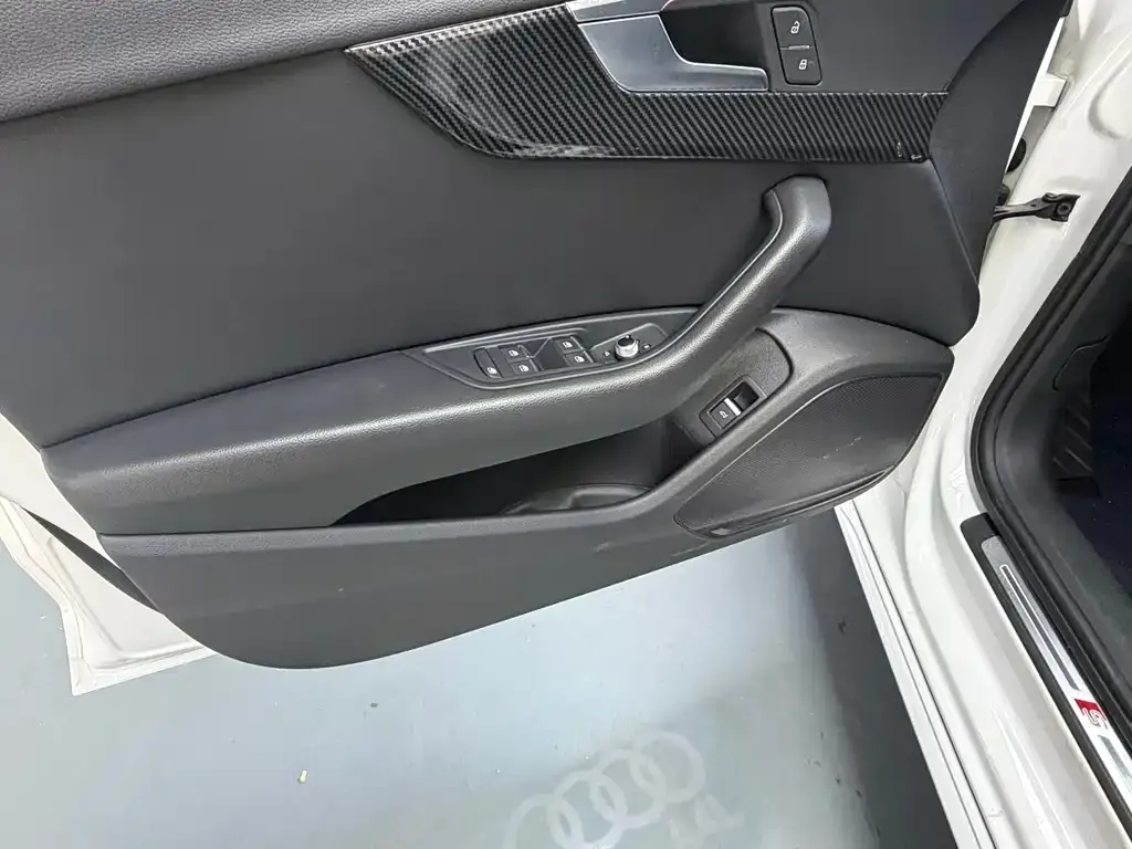 Audi A4L 2021 из CN, фото 8