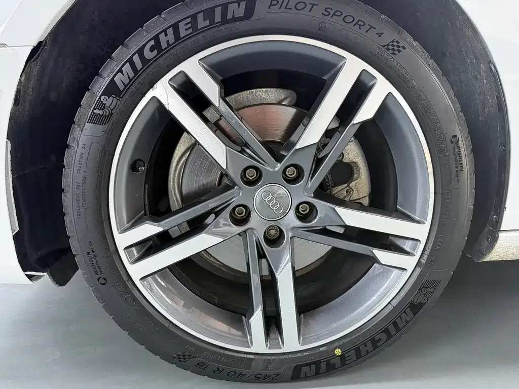 Audi A4L 2021 из CN, фото 6