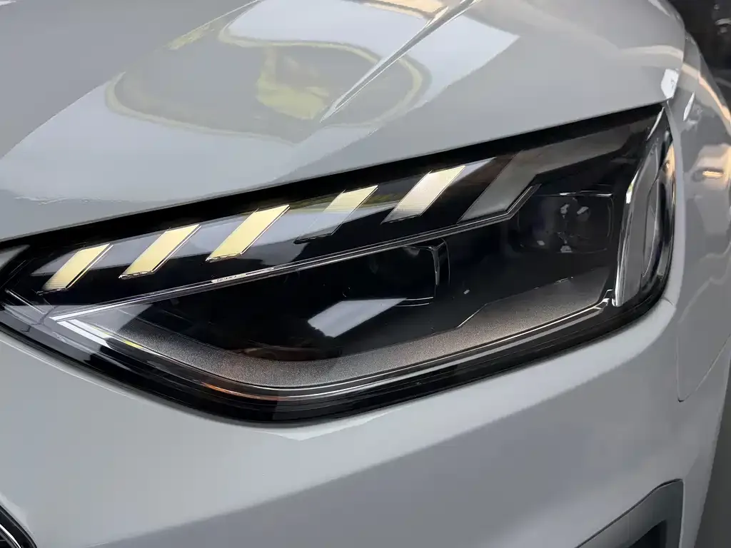 Audi A4L 2021 из CN, фото 3