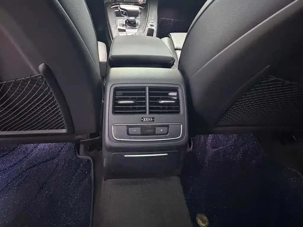 Audi A4L 2021 из CN, фото 5