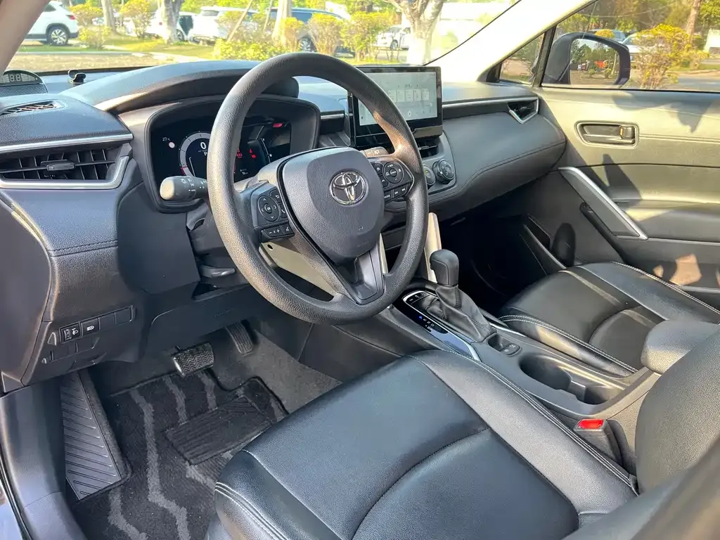 Toyota Corolla Cross 2023 из CN, фото 7