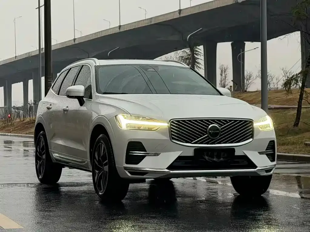 Volvo XC60 — фото 1