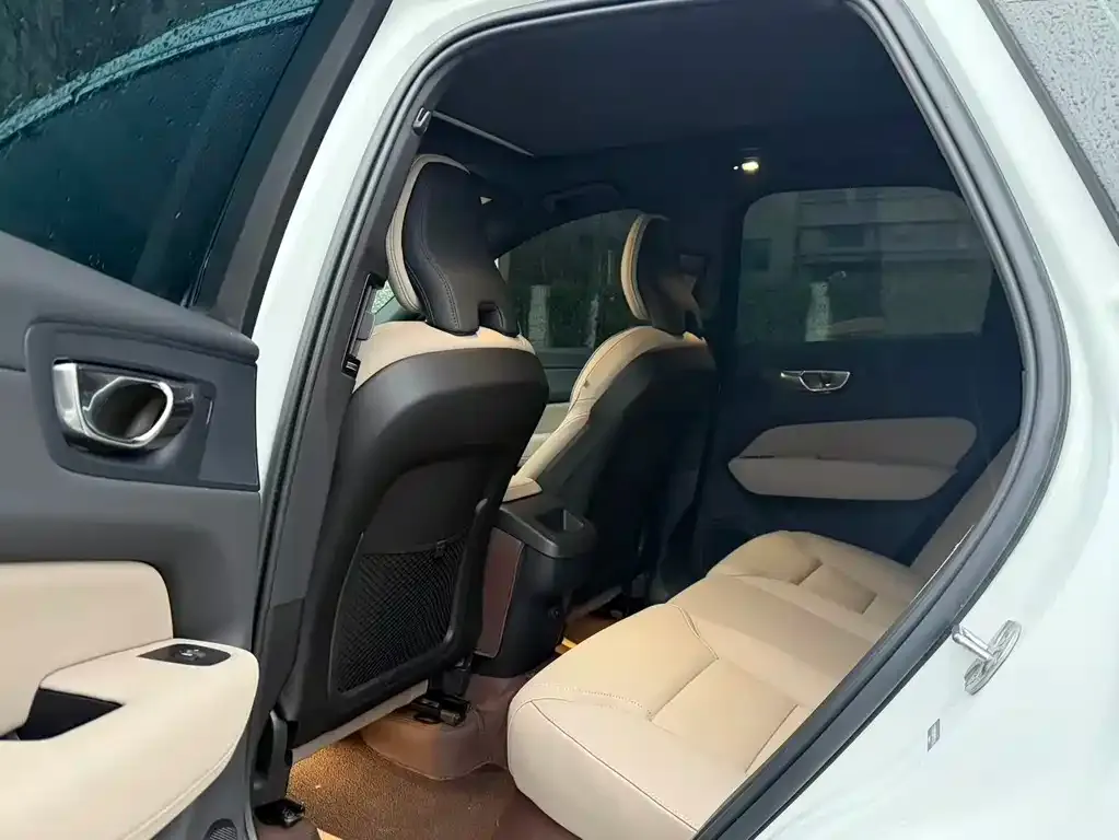 Volvo XC60 — фото 3