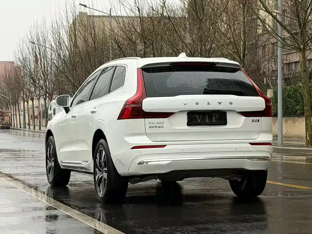 Volvo XC60 — фото 10