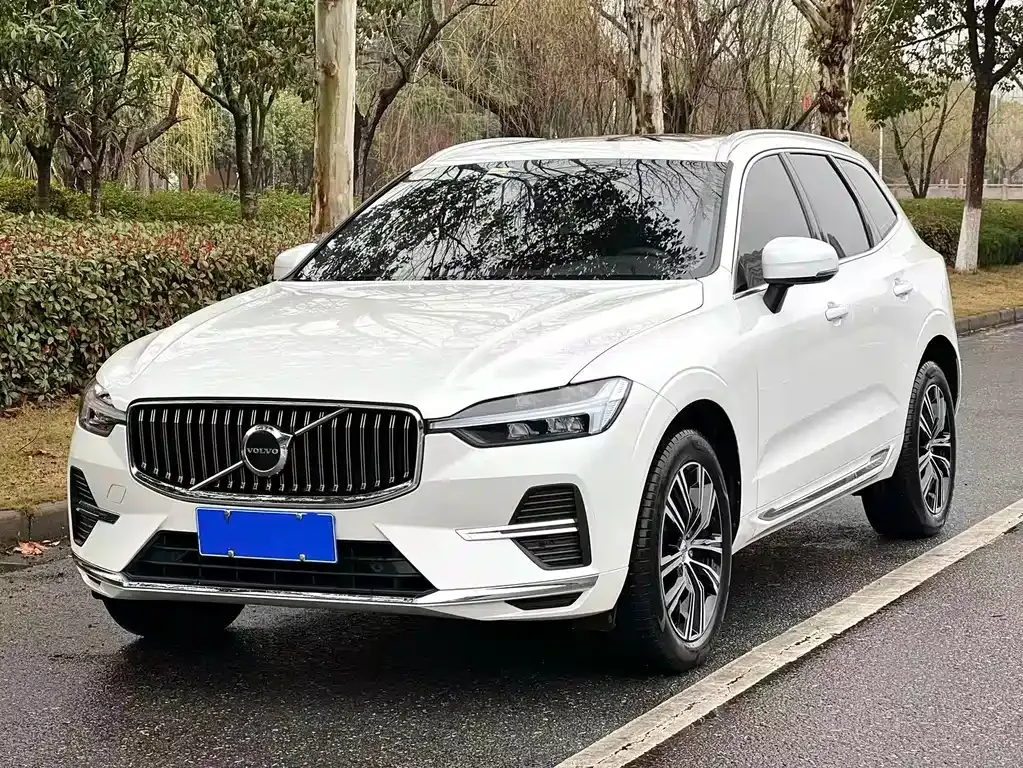 Volvo XC60 — фото 1