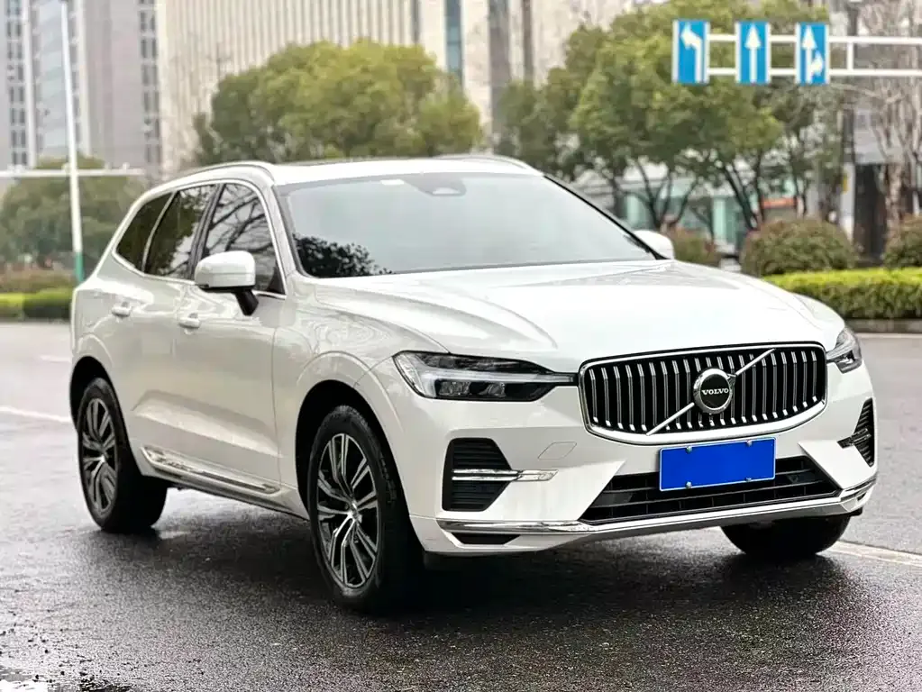 Volvo XC60 — фото 8