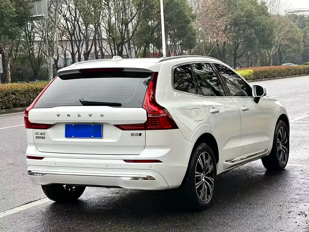Volvo XC60 — фото 9