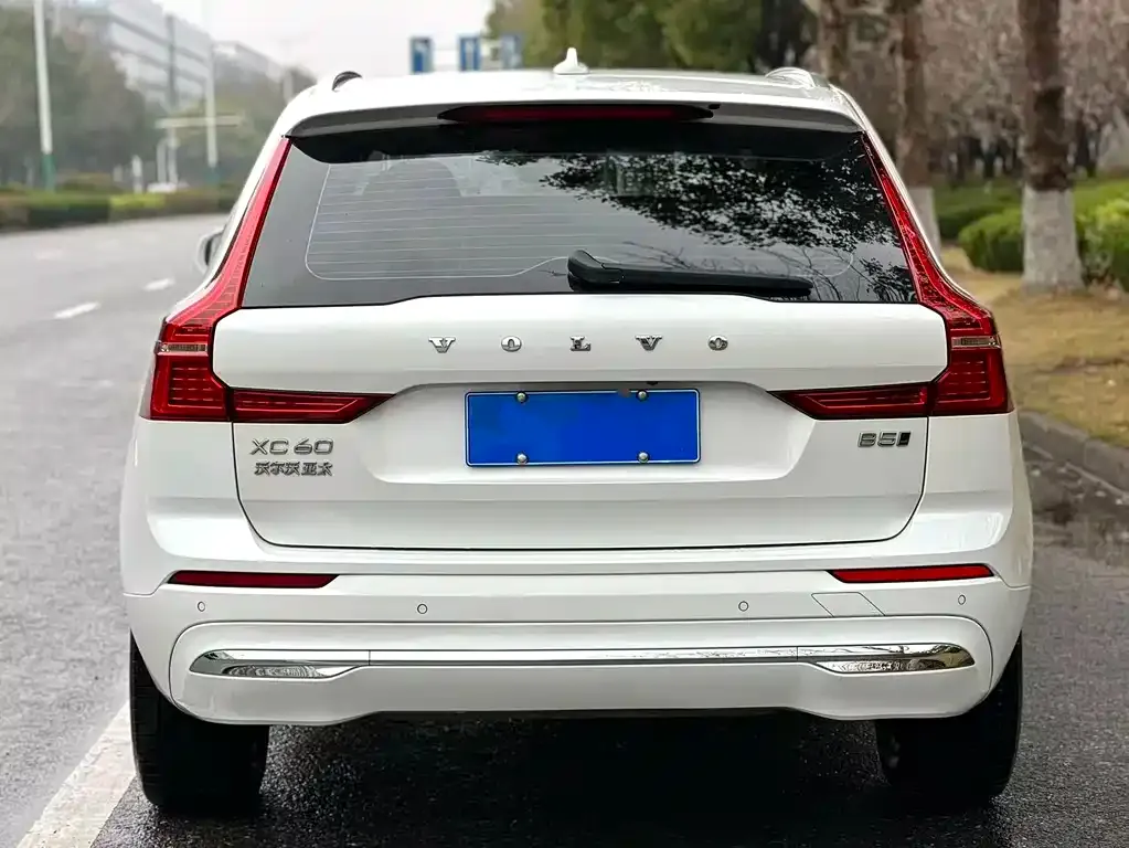 Volvo XC60 — фото 2