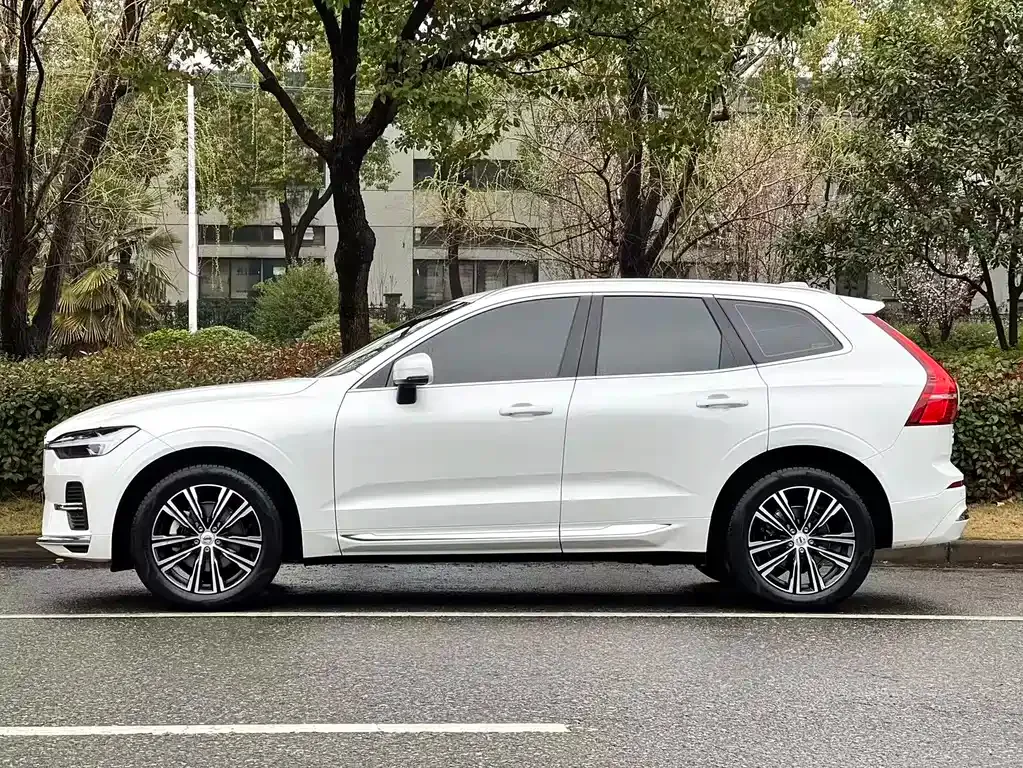 Volvo XC60 — фото 10
