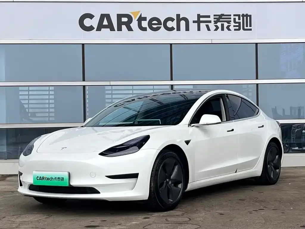 Tesla Model 3 — фото 1