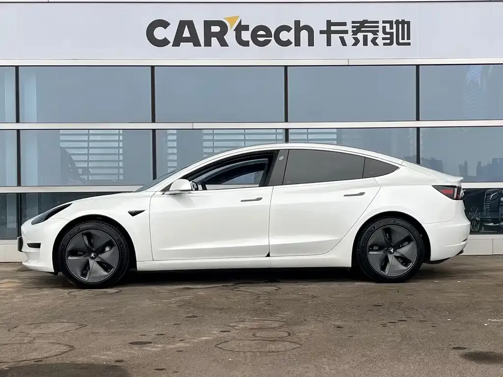 Tesla Model 3 — фото 4