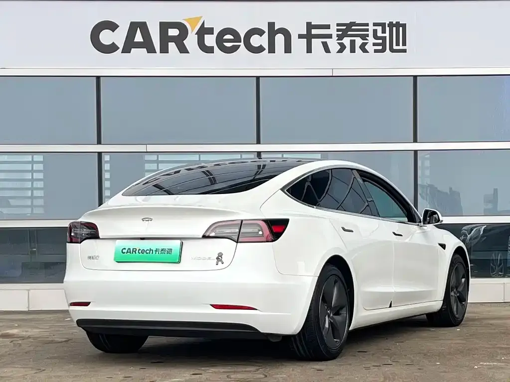 Tesla Model 3 — фото 6