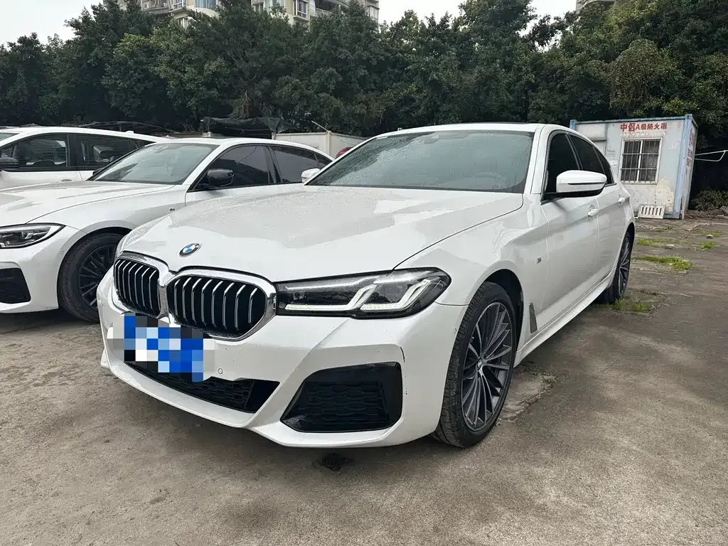 BMW 5 Series — фото 1