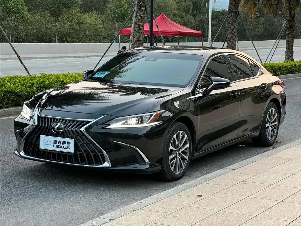 Lexus ES — фото 1