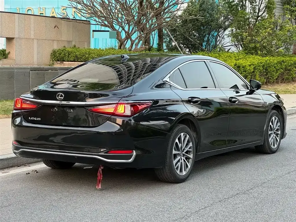 Lexus ES — фото 9