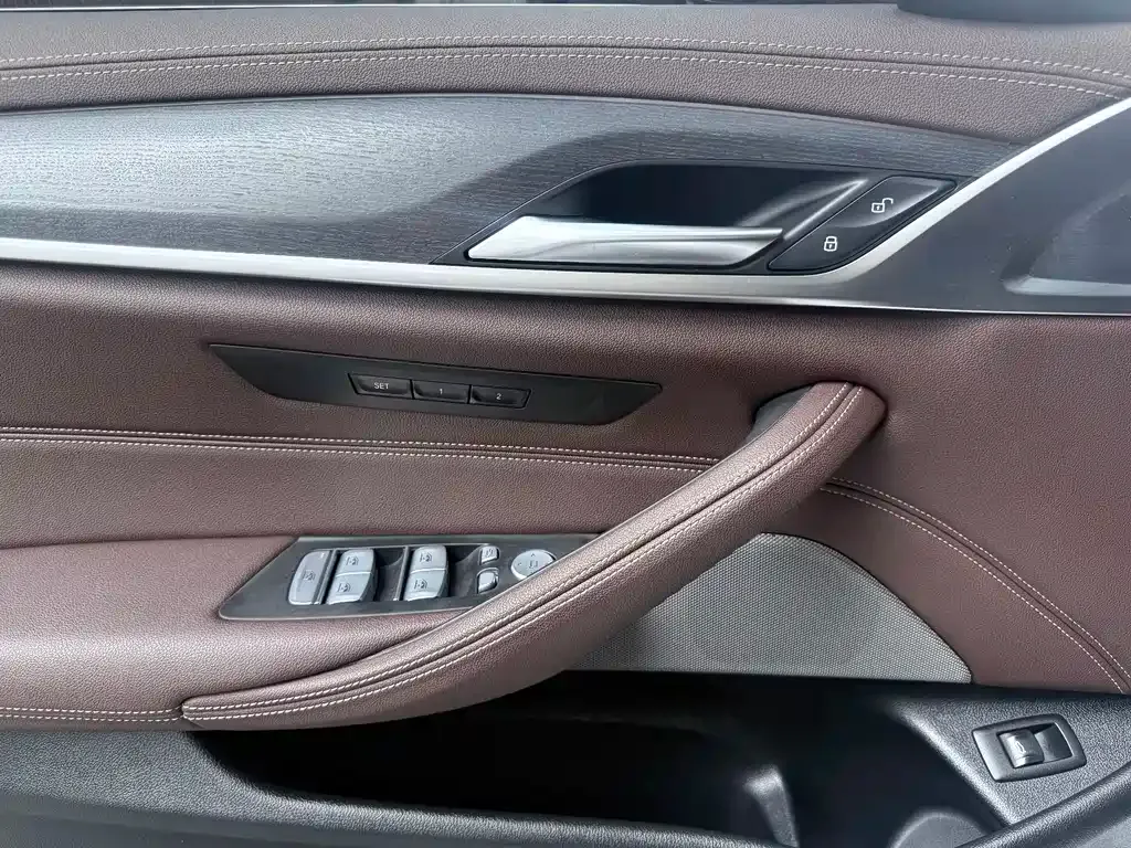 BMW 5 Series — фото 9