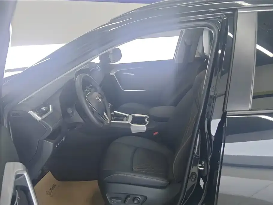 Toyota RAV4 2025 из CN, фото 4