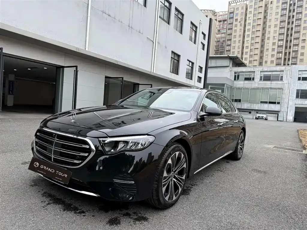 Mercedes-Benz E-Class — фото 1