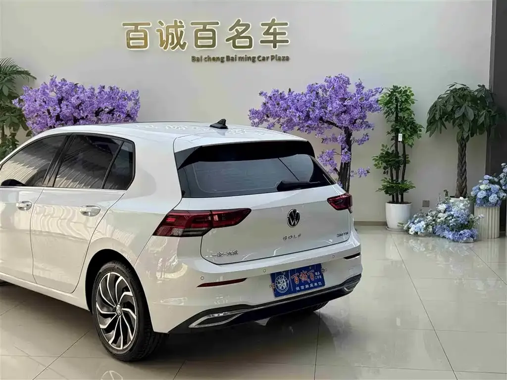 Volkswagen Golf 2023 из CN, фото 2